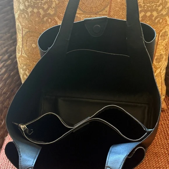 DKNY BLACK VEGAN LEATHER WILLA TOTE - Picture 3 of 5